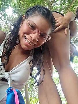 Kim_Higgins naked stripping on cam for live sex video chat