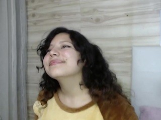 Laiila-sweet naked in her Live Sex Chat
