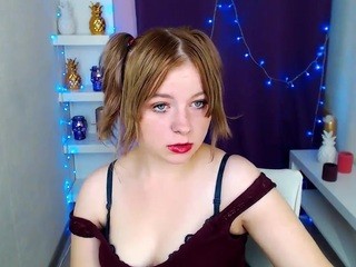 Margarita Moon naked in her Live Sex Chat