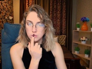 naughty-schoolgirl naked in her Live Sex Chat