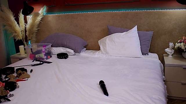 _purplefox_ naked stripping on cam for live sex video chat