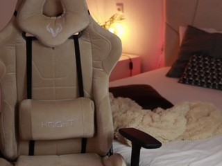 RoxanneBells naked in her Live Sex Chat