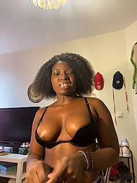 Sweetbootty naked stripping on cam for live sex video chat