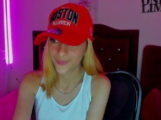 your-litte-angel naked in her Live Sex Chat