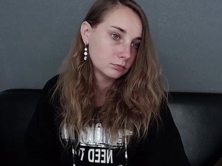 ZaraLovel naked in her Live Sex Chat