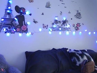 Ashley-Maez naked in her Live Sex Chat