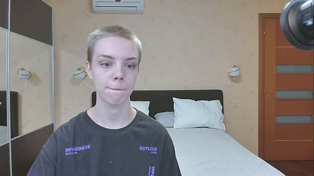 CassandraMills naked stripping on cam for live sex video chat
