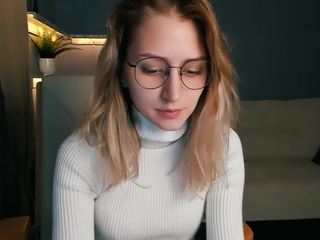 NikiiMinaj naked in her Live Sex Chat