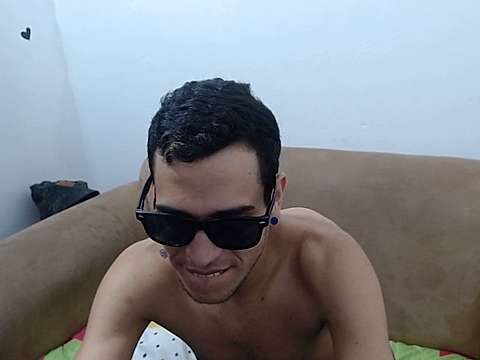 ross_allanqs naked stripping on cam for live sex video chat