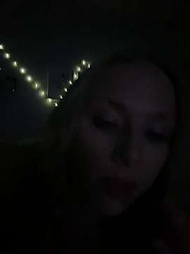 samanthajames22 naked stripping on cam for live sex video chat