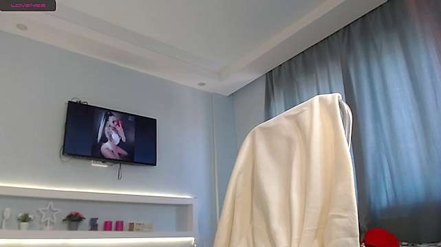 SaraLort naked stripping on cam for live sex video chat