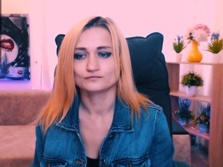 Seductive-Cheek naked in her Live Sex Chat