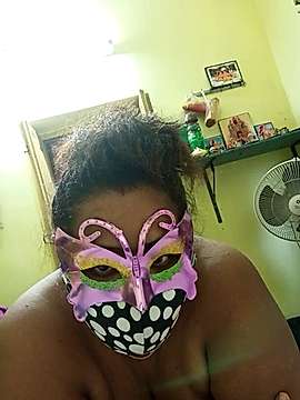 sweetheartmona naked stripping on cam for live sex video chat