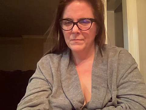 Thick-Milf-Lisa naked stripping on cam for live sex video chat