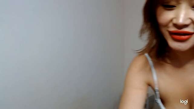 yuyusai naked stripping on cam for live sex video chat