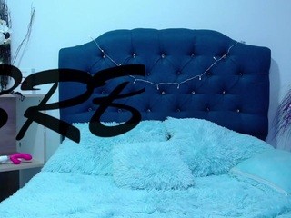 Alice-Ws naked in her Live Sex Chat