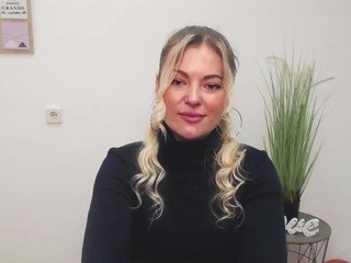 AnitaHoms naked in her Live Sex Chat