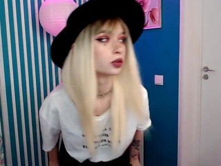 CarolineCorbes naked in her Live Sex Chat