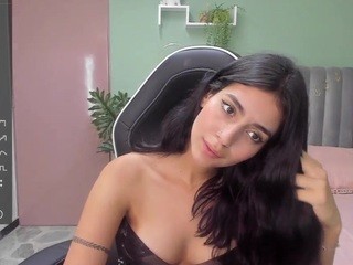Coraline , ♥ naked in her Live Sex Chat