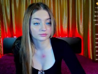 Cutegirl18 naked in her Live Sex Chat