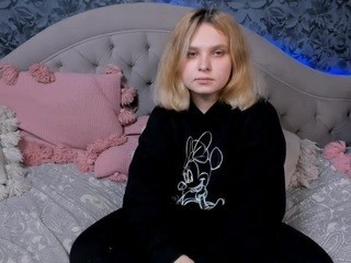 EvelinBellS naked in her Live Sex Chat