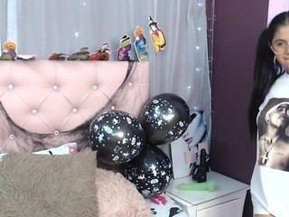 HONEYKENDALL naked in her Live Sex Chat