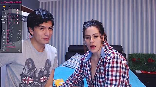 Honneylovers naked stripping on cam for live sex video chat