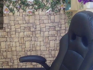 Lina-Cutee naked in her Live Sex Chat