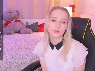 miaVeap0n naked in her Live Sex Chat