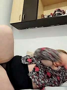 SabrinaDaviss naked stripping on cam for live sex video chat