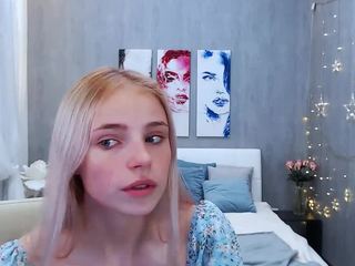 SindyGreen naked in her Live Sex Chat