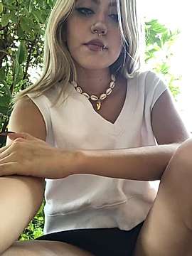 ValesskaRoslyakova naked stripping on cam for live sex video chat