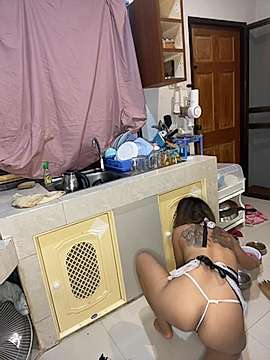 AmyVR naked stripping on cam for live sex video chat