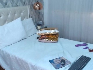 Angel Exotic , ?? naked in her Live Sex Chat