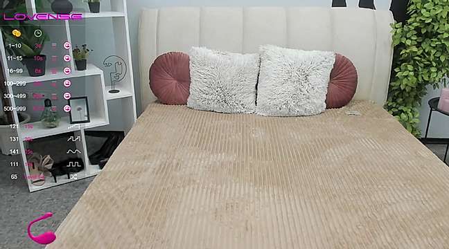 Boni_Banni naked stripping on cam for live sex video chat