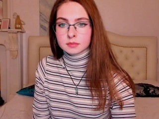 CarolineReed naked in her Live Sex Chat