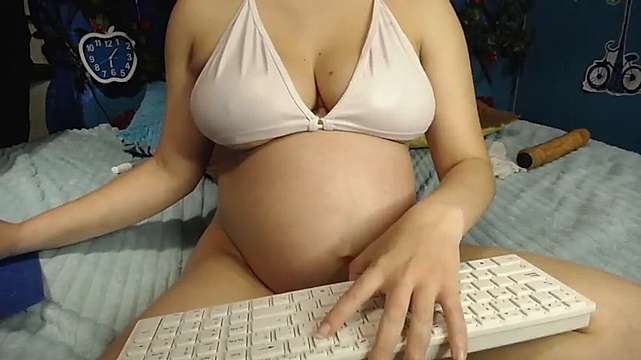 Dakotafuckhard naked stripping on cam for live sex video chat