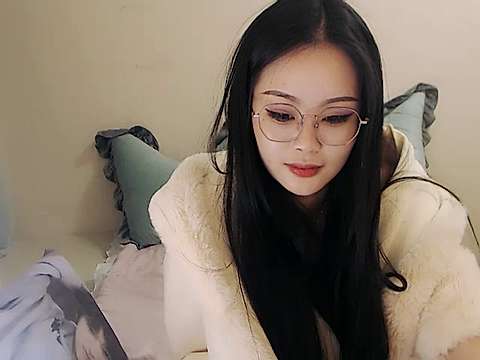 Eliauk_Q naked stripping on cam for live sex video chat