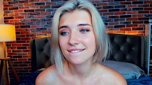 EmilieeDuval naked stripping on cam for live sex video chat