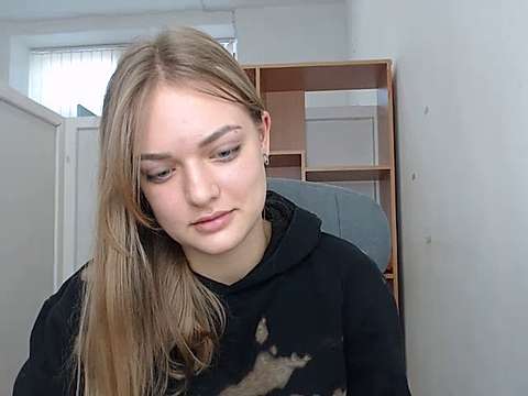 lizik naked stripping on cam for live sex video chat