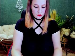 Maizikeen naked in her Live Sex Chat