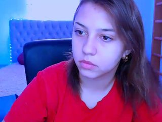 Mary-McGee naked in her Live Sex Chat