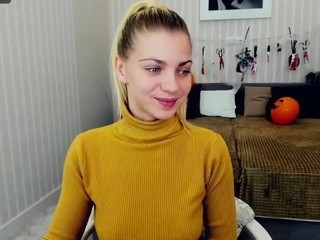 MiraGrace naked in her Live Sex Chat