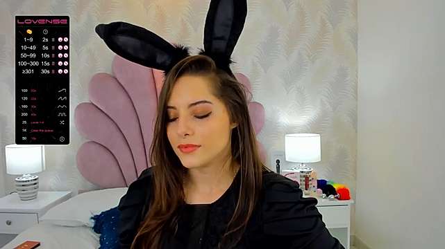 ParisSimmons naked stripping on cam for live sex video chat