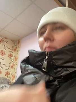 SecretAlison naked stripping on cam for live sex video chat
