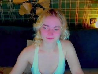SoffiStar naked in her Live Sex Chat