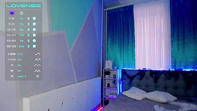 Star___Girl naked stripping on cam for live sex video chat