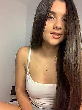 _Tamara naked stripping on cam for live sex video chat