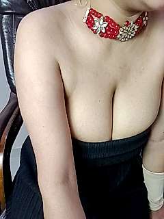 tanishahotty naked stripping on cam for live sex video chat