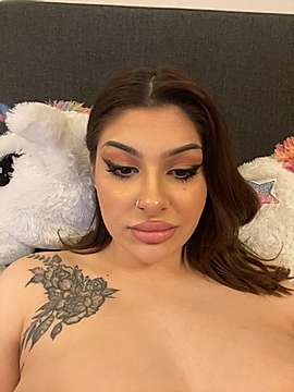 Ursuprise naked stripping on cam for live sex video chat
